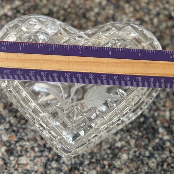 Heart-Shaped Crystal Candy Box - Picture 8 of 8